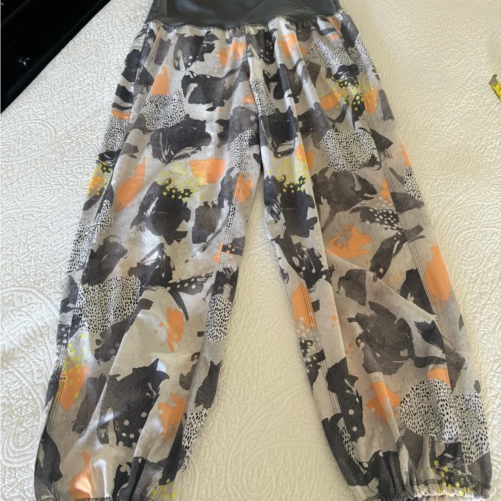 Lululemon Gray & Orange Yoga Pants❗️